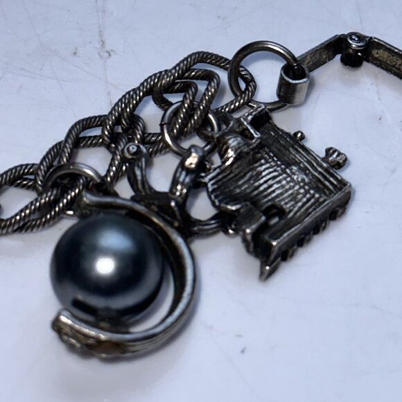 Vintage silver tone charm bracelet featuring modes of travel - Picture 8 of 8